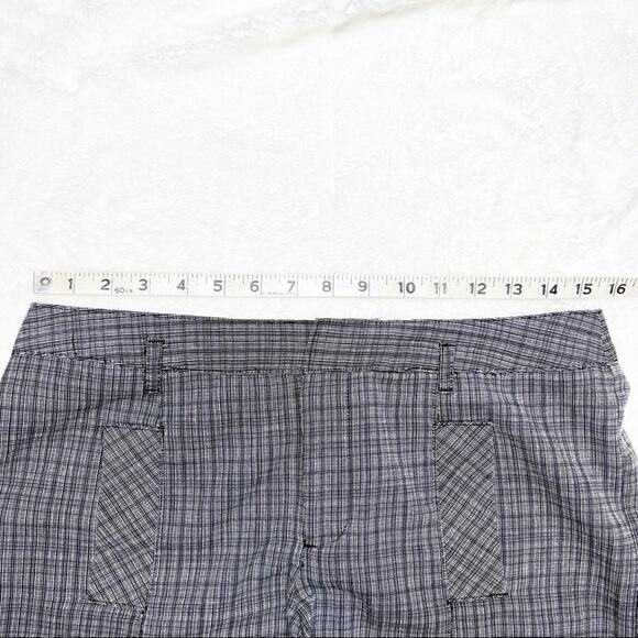 DAISY FUENTES Black & White Plaid Cuffed Shorts with Pockets size 6 - Picture 6 of 10